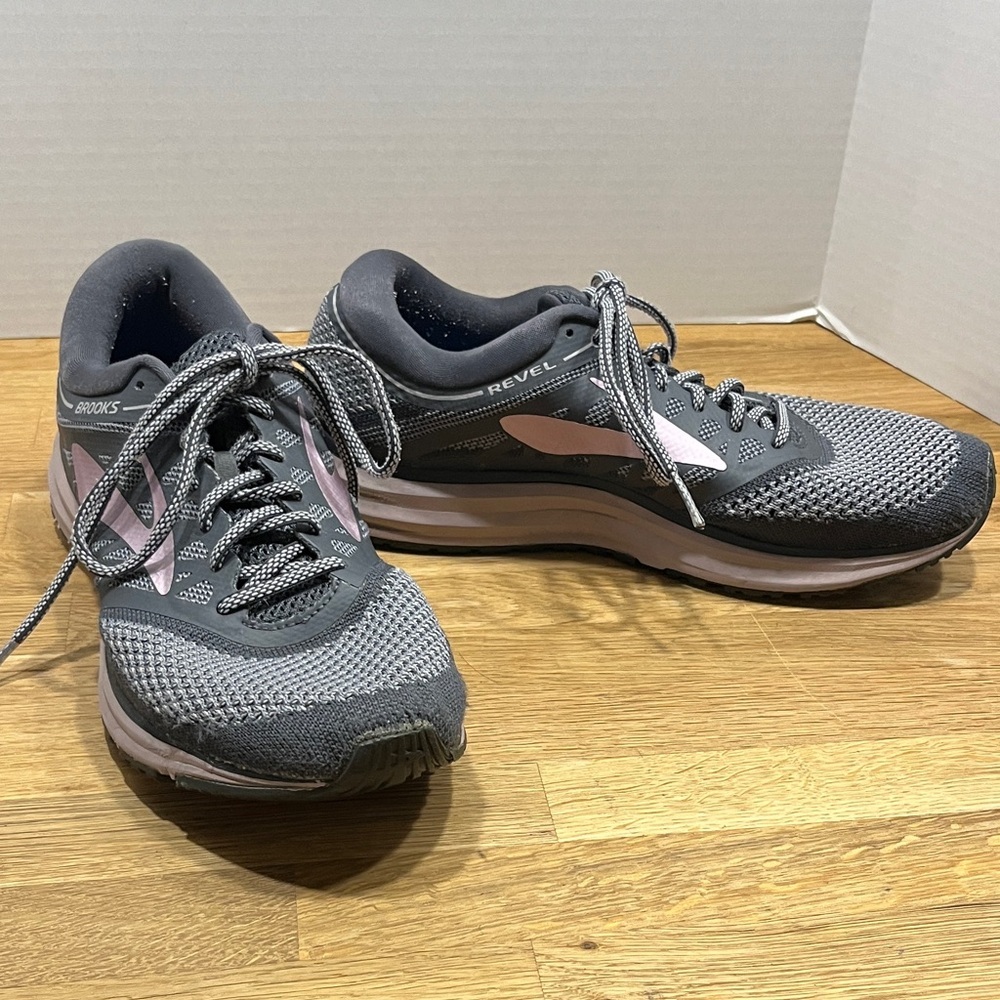 Brooks Revel Gray & Lilac Running Walking Shoes Women’s Size 10 B